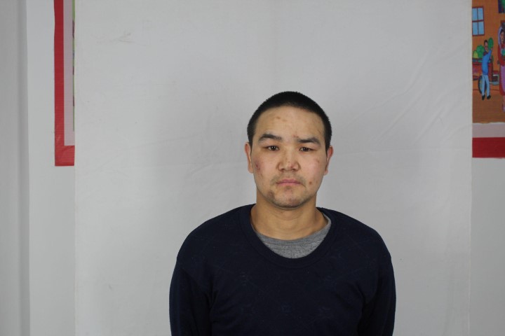 Visual signs of violence, or lack thereof, in the Xinjiang Police Files photos